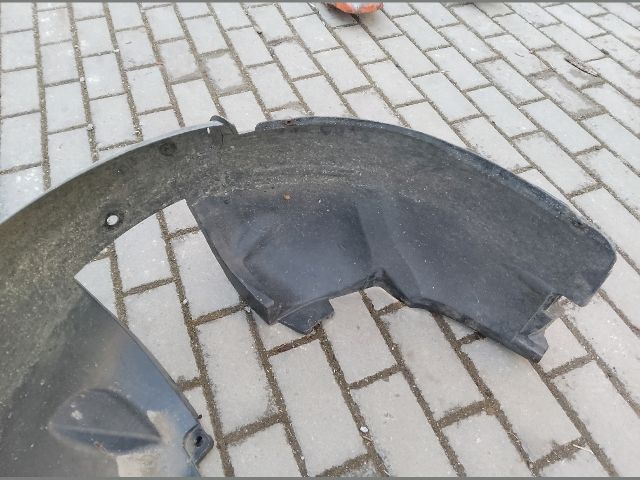 bontott DACIA LOGAN Bal első Hátsó Dobbetét (Kerékjárati, Műanyag)