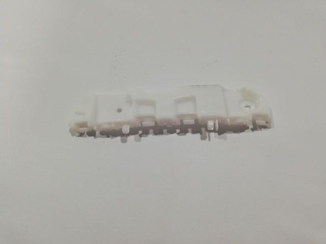 bontott DACIA LOGAN Bal első Lökhárító Tartó (Műanyag)