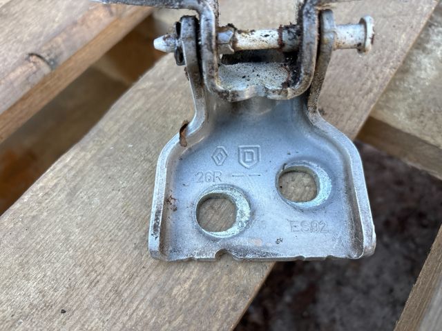 bontott DACIA LOGAN Bal első Zsanér