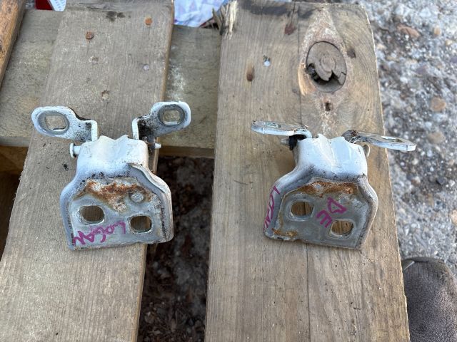 bontott DACIA LOGAN Bal első Zsanér