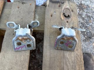 bontott DACIA LOGAN Bal első Zsanér