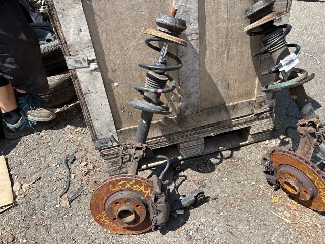 bontott DACIA LOGAN Bal Gólyaláb Csonkállvánnyal