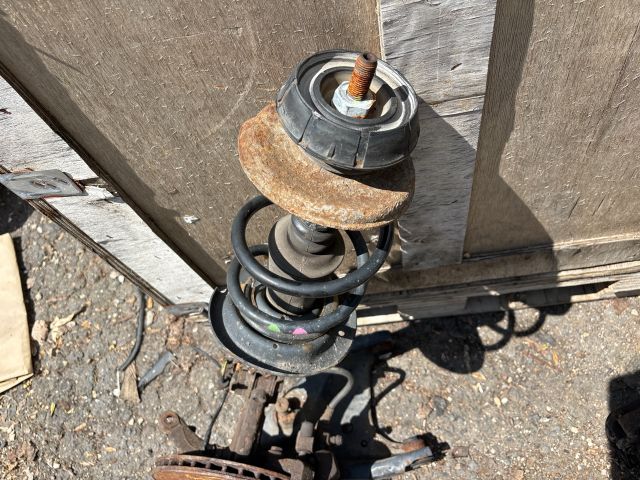 bontott DACIA LOGAN Bal Gólyaláb Csonkállvánnyal