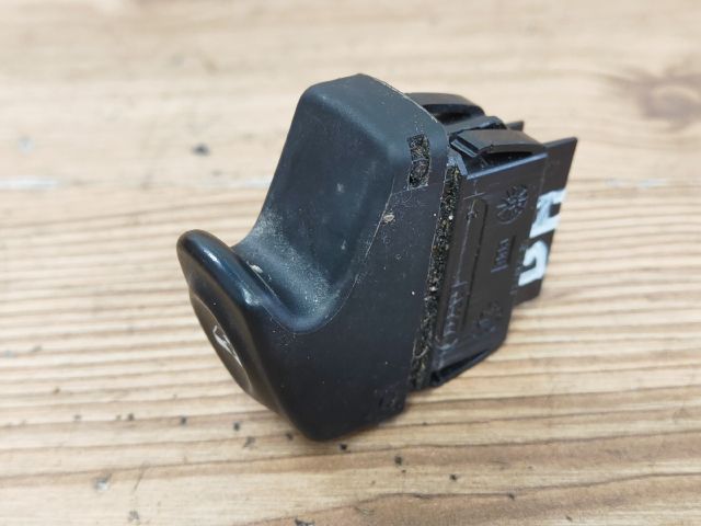 bontott DACIA LOGAN Bal hátsó Ablakemelő Kapcsoló