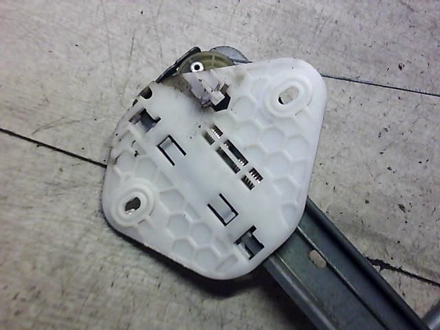 bontott DACIA LOGAN Bal hátsó Ablakemelő Szerkezet (Mechanikus)