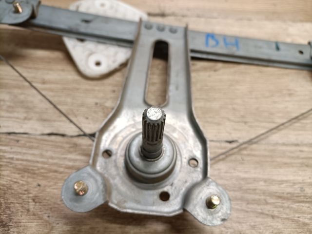 bontott DACIA LOGAN Bal hátsó Ablakemelő Szerkezet (Mechanikus)