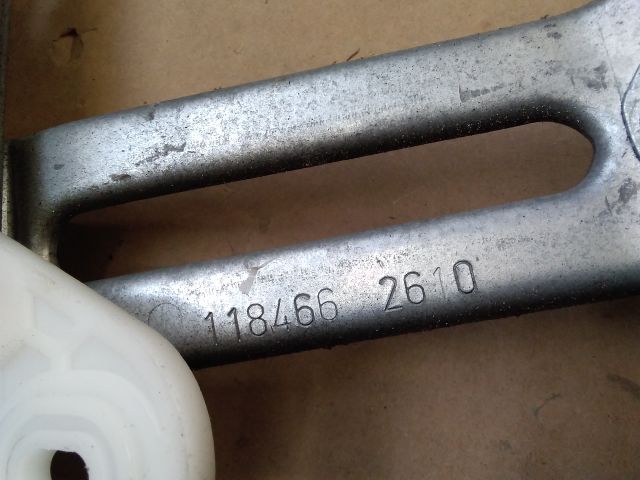 bontott DACIA LOGAN Bal hátsó Ablakemelő Szerkezet (Mechanikus)