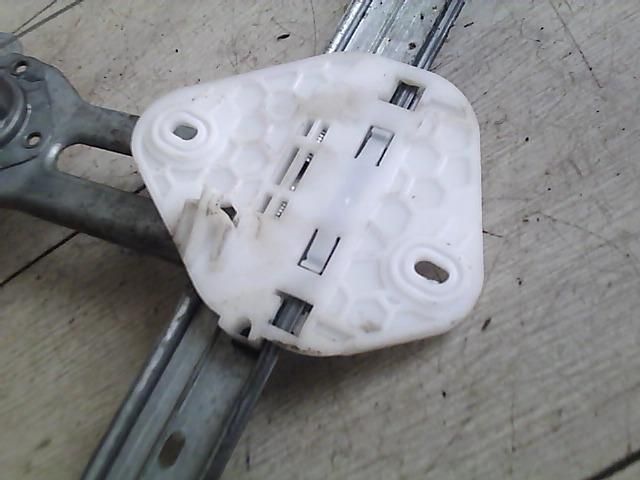 bontott DACIA LOGAN Bal hátsó Ablakemelő Szerkezet (Mechanikus)