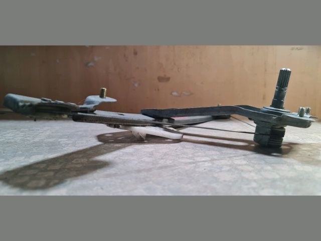 bontott DACIA LOGAN Bal hátsó Ablakemelő Szerkezet (Mechanikus)