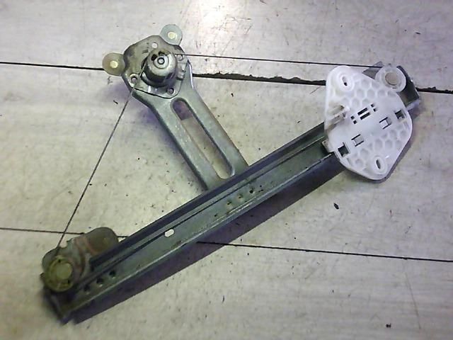 bontott DACIA LOGAN Bal hátsó Ablakemelő Szerkezet (Mechanikus)