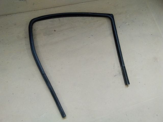 bontott DACIA LOGAN Bal hátsó Ablakvezető Gumi