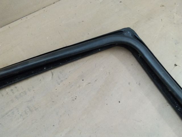 bontott DACIA LOGAN Bal hátsó Ablakvezető Gumi