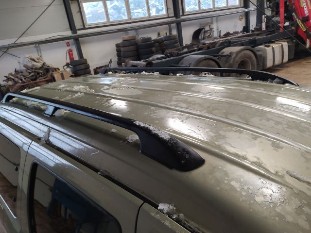 bontott DACIA LOGAN Bal hátsó Ablakvezető Gumi