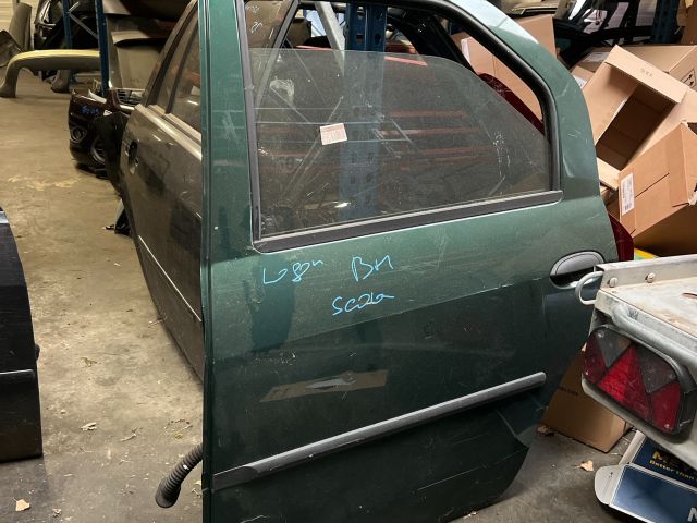 bontott DACIA LOGAN Bal hátsó Ajtó (Részeivel)