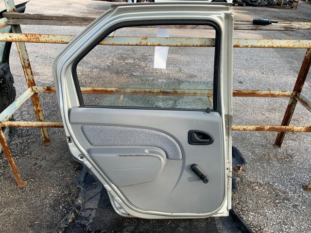 bontott DACIA LOGAN Bal hátsó Ajtó (Részeivel)