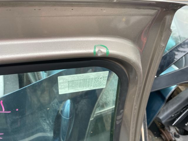 bontott DACIA LOGAN Bal hátsó Ajtó (Részeivel)