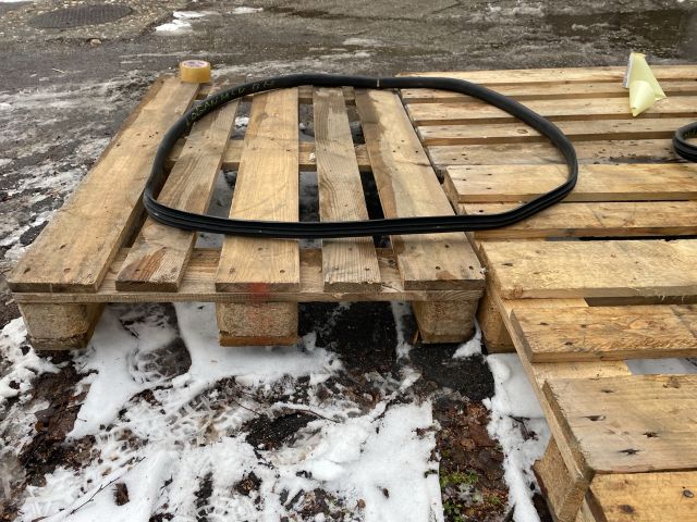 bontott DACIA LOGAN Bal hátsó Gumikéder