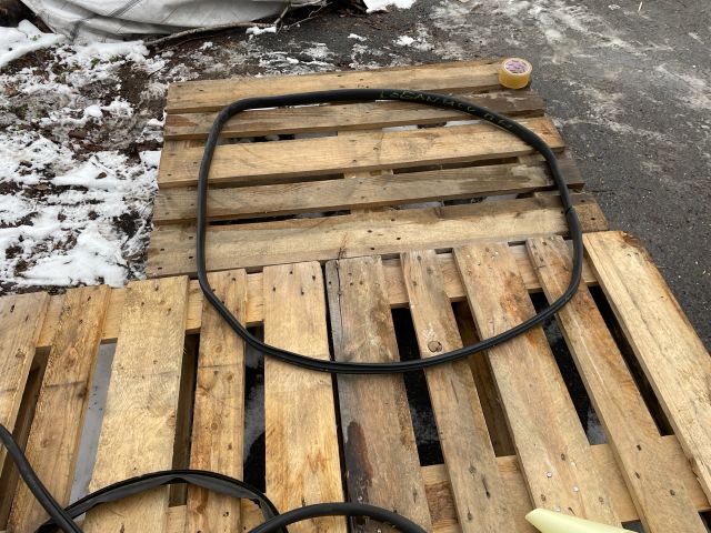 bontott DACIA LOGAN Bal hátsó Gumikéder