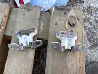 bontott DACIA LOGAN Bal hátsó Zsanér