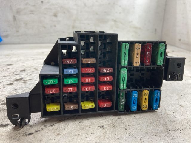 bontott DACIA LOGAN Biztosítéktábla Doboz