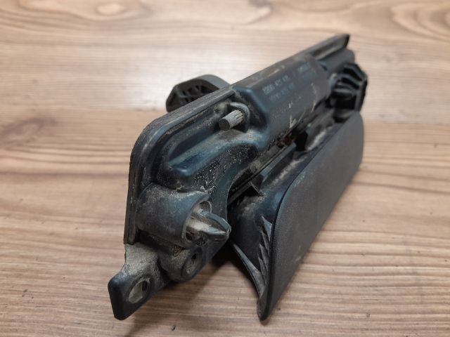 bontott DACIA LOGAN Csomagtér Nyitó Kar / Gomb