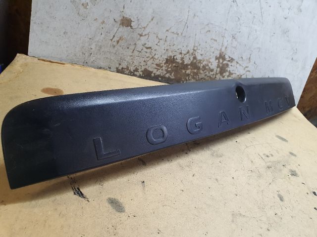 bontott DACIA LOGAN Csomagtérajtó Díszléc