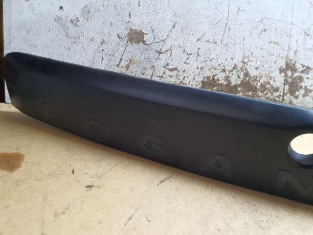 bontott DACIA LOGAN Csomagtérajtó Díszléc