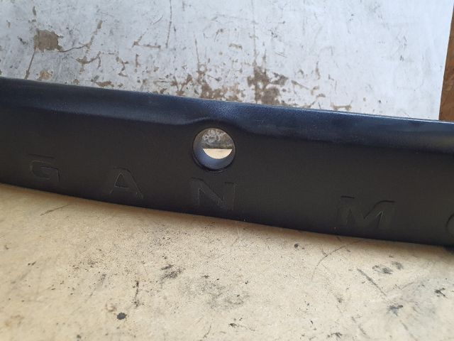 bontott DACIA LOGAN Csomagtérajtó Díszléc