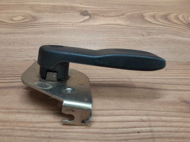 bontott DACIA LOGAN Csomagtérajtó Kilincs