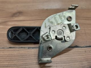 bontott DACIA LOGAN Csomagtérajtó Kilincs