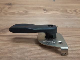 bontott DACIA LOGAN Csomagtérajtó Kilincs