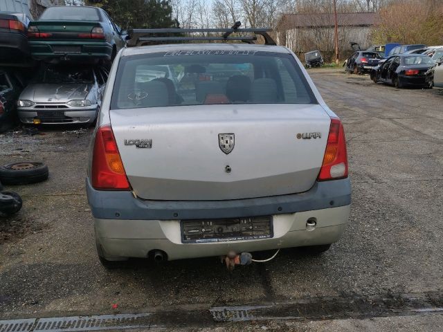 bontott DACIA LOGAN Csomagtérajtó (Részeivel)