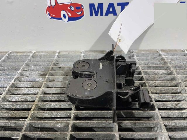 bontott DACIA LOGAN Csomagtérajtó Ütköző