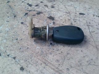 bontott DACIA LOGAN Csomagtérajtó Zárbetét