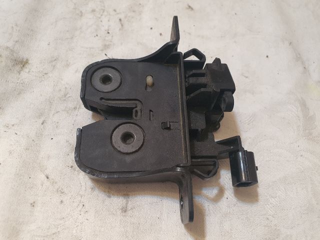 bontott DACIA LOGAN Csomagtérajtó Zárszerkezet