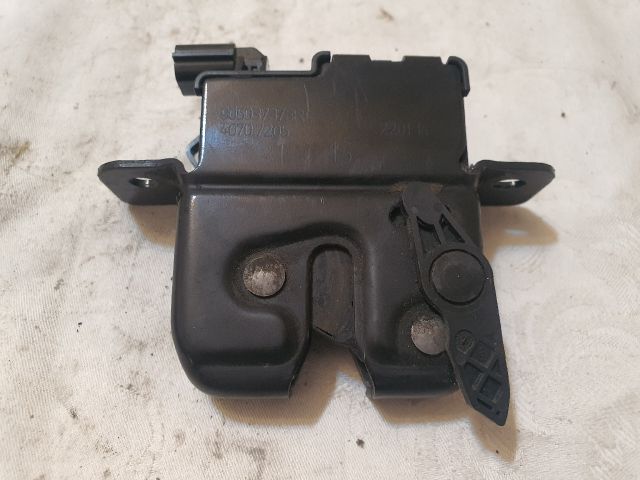 bontott DACIA LOGAN Csomagtérajtó Zárszerkezet