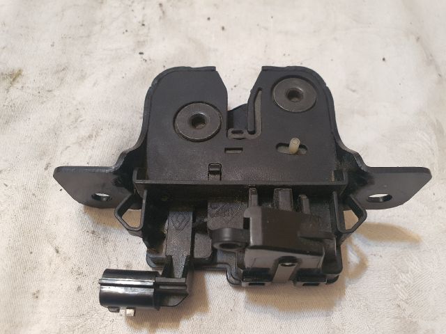 bontott DACIA LOGAN Csomagtérajtó Zárszerkezet