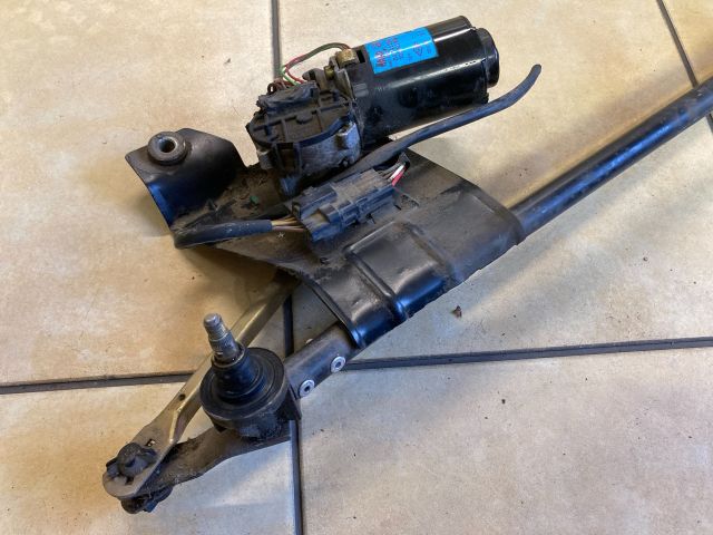 bontott DACIA LOGAN Első Ablaktörlő Szerkezet Motorral