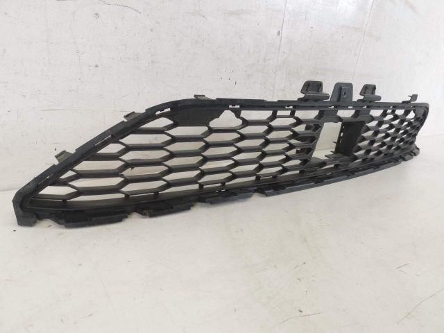 bontott DACIA LOGAN Első Lökhárító Alsó Középső Díszrács