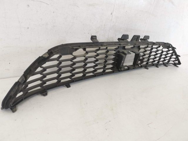 bontott DACIA LOGAN Első Lökhárító Alsó Középső Díszrács