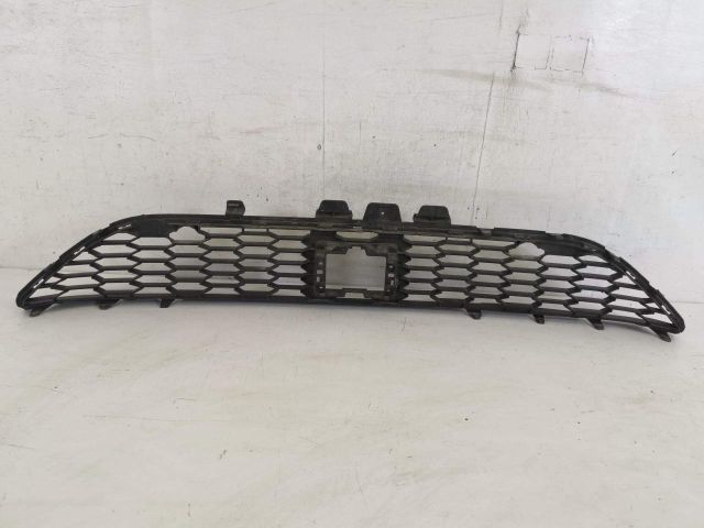 bontott DACIA LOGAN Első Lökhárító Alsó Középső Díszrács