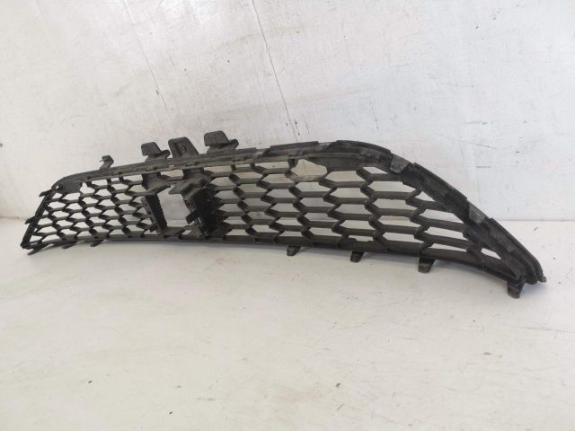 bontott DACIA LOGAN Első Lökhárító Alsó Középső Díszrács