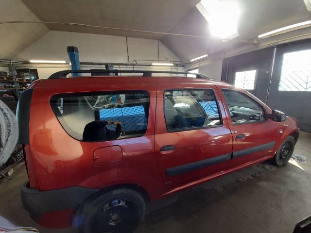 bontott DACIA LOGAN Első Lökhárító (Részeivel)