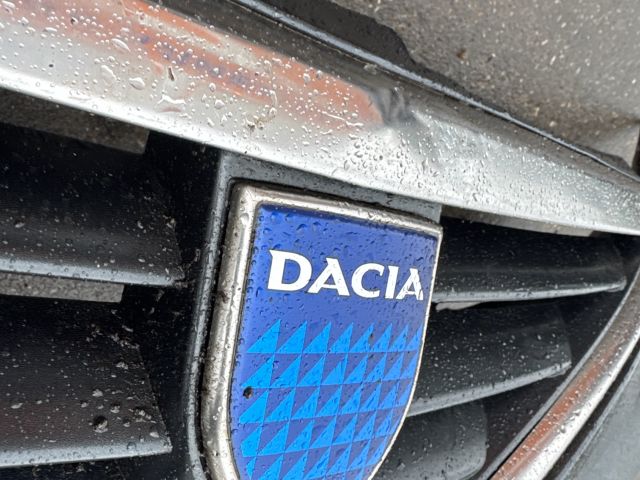 bontott DACIA LOGAN Első Lökhárító (Részeivel)