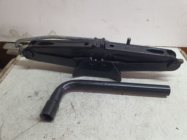 bontott DACIA LOGAN Emelő