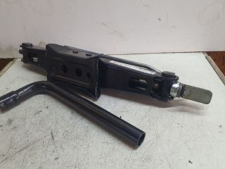 bontott DACIA LOGAN Emelő