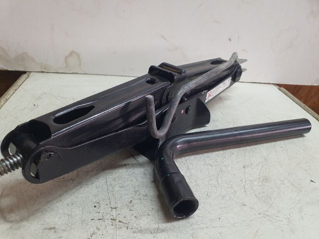 bontott DACIA LOGAN Emelő