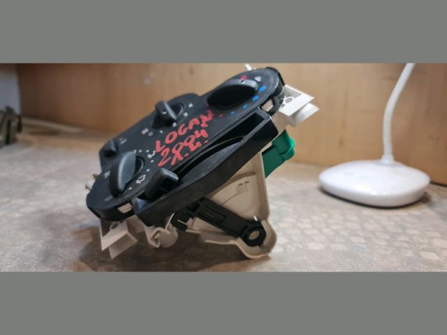 bontott DACIA LOGAN Fűtéskapcsoló (manuális klímás)