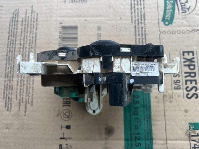 bontott DACIA LOGAN Fűtéskapcsoló (manuális klímás)