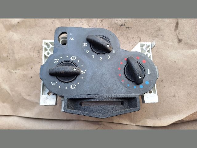 bontott DACIA LOGAN Fűtéskapcsoló (manuális klímás)